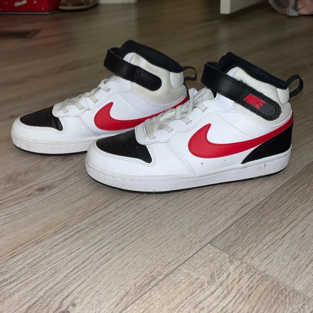 Nike Kids’ Court Borough Mid 2 Shoes